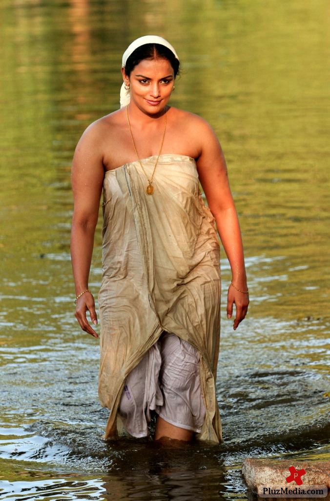 Shweta Menon - Rathi Nirvedam Hot Movie Stills | Picture 79971